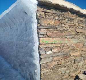 Refugio VillaVientos forrada de hielo su ala Oeste